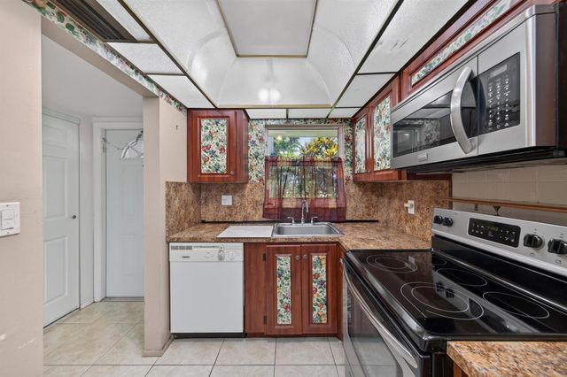 8101 N Sunrise Lakes Drive N 112, Sunrise, FL 33322