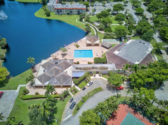 8101 N Sunrise Lakes Drive N 112, Sunrise, FL 33322
