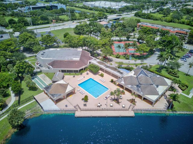 8101 N Sunrise Lakes Drive N 112, Sunrise, FL 33322