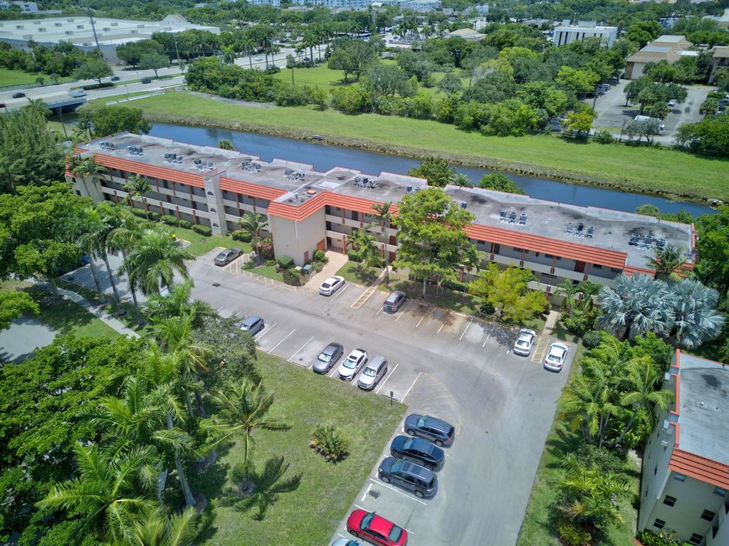 8101 N Sunrise Lakes Drive N 112, Sunrise, FL 33322