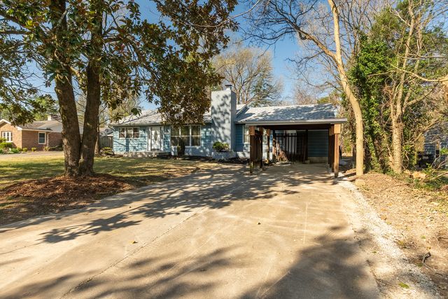 1004 S Taylor Drive, Carbondale, IL 62901