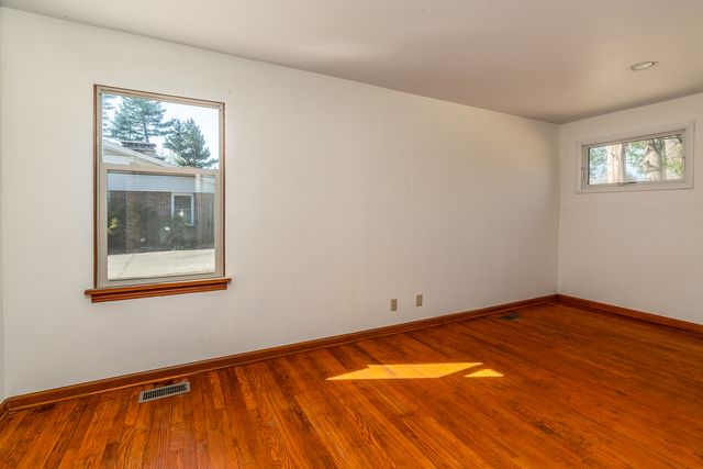1004 S Taylor Drive, Carbondale, IL 62901