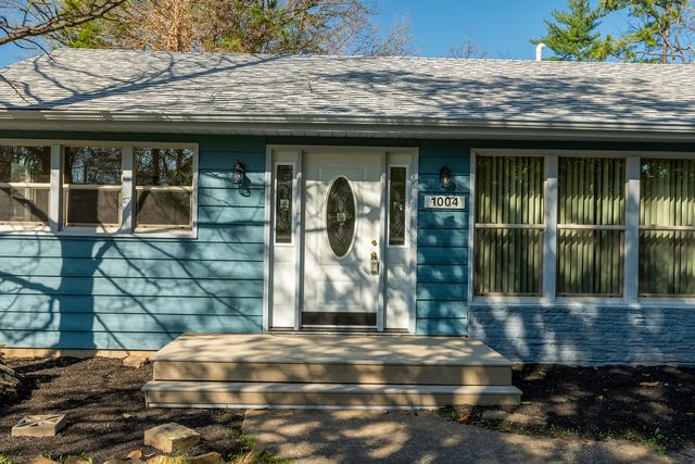1004 S Taylor Drive, Carbondale, IL 62901
