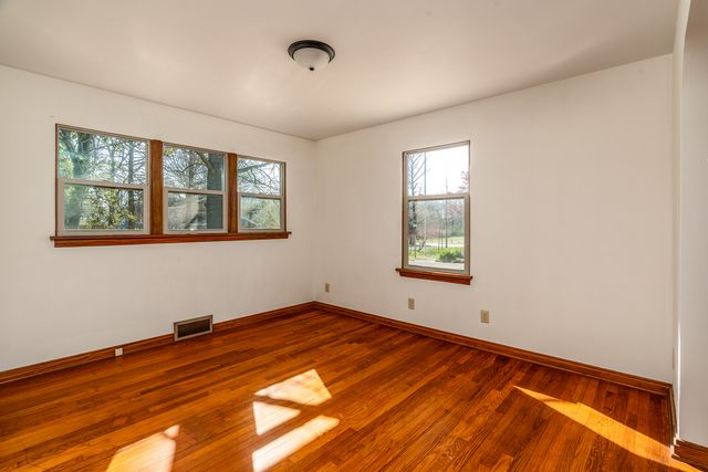 1004 S Taylor Drive, Carbondale, IL 62901