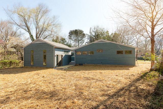 1004 S Taylor Drive, Carbondale, IL 62901