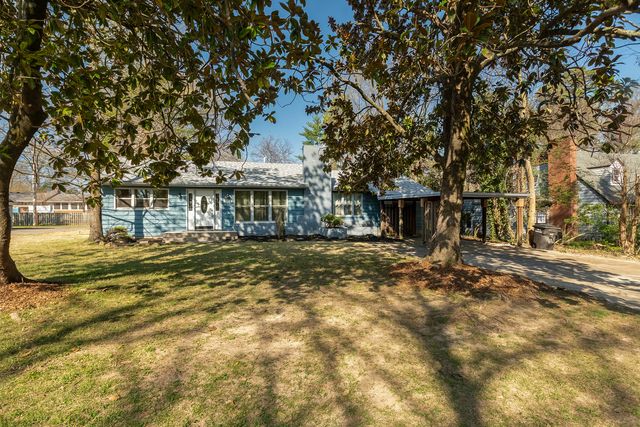 1004 S Taylor Drive, Carbondale, IL 62901