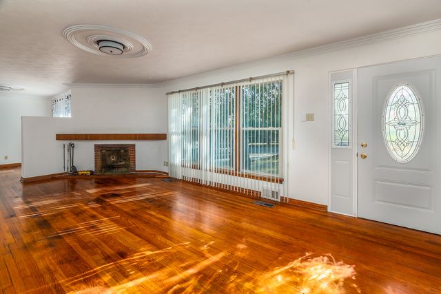 1004 S Taylor Drive, Carbondale, IL 62901