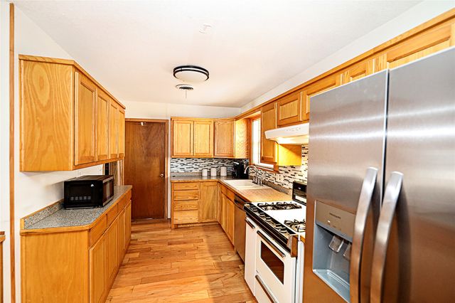 220 Tanglewood Street, Bowie, TX 76230