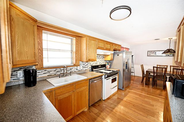 220 Tanglewood Street, Bowie, TX 76230