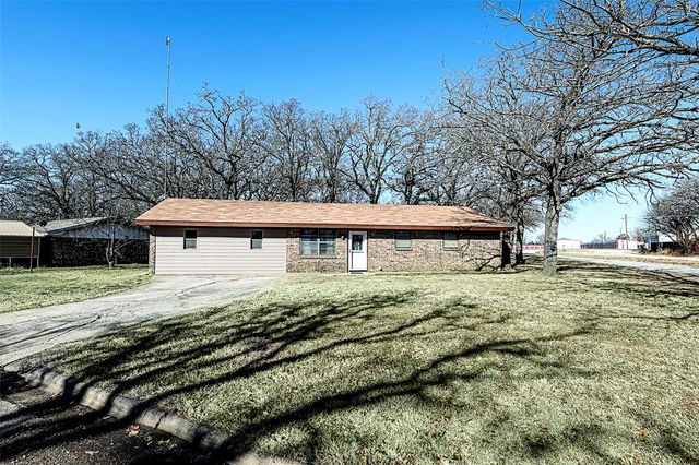 220 Tanglewood Street, Bowie, TX 76230
