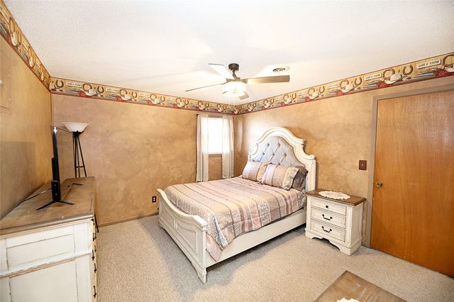 220 Tanglewood Street, Bowie, TX 76230