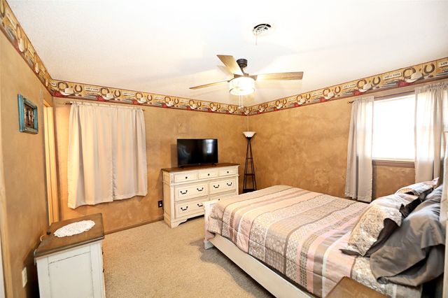 220 Tanglewood Street, Bowie, TX 76230