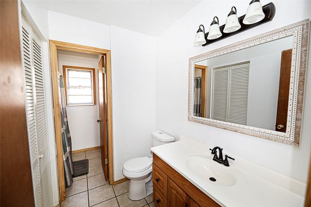 220 Tanglewood Street, Bowie, TX 76230