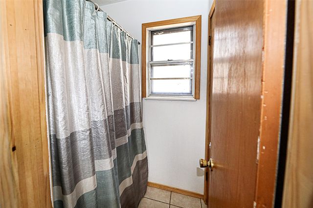 220 Tanglewood Street, Bowie, TX 76230