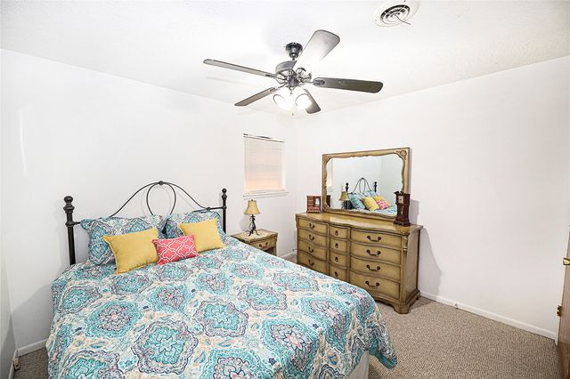 220 Tanglewood Street, Bowie, TX 76230