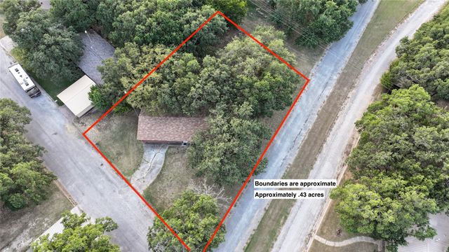 220 Tanglewood Street, Bowie, TX 76230