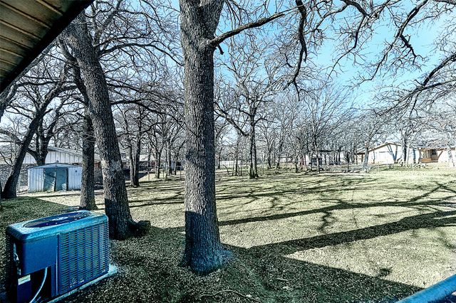 220 Tanglewood Street, Bowie, TX 76230