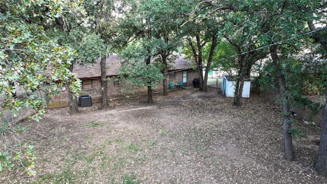 220 Tanglewood Street, Bowie, TX 76230