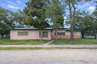 1035 W Goodnight Ave, Aransas Pass, TX 78336