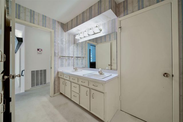 11931 Arbordale Lane, Bunker Hill Village, TX 77024