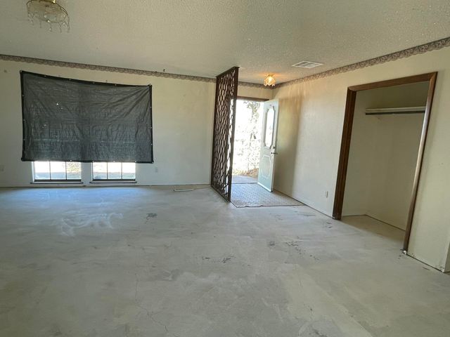 715 N Walker Street, Estancia, NM 87016