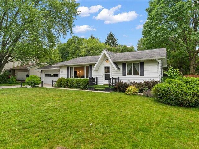 728 N Stewart Avenue, Fremont, MI 49412