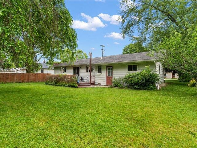 728 N Stewart Avenue, Fremont, MI 49412