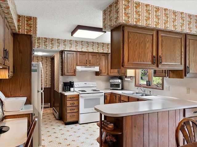 728 N Stewart Avenue, Fremont, MI 49412