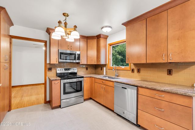 688 Fort Plains Road, Howell, NJ 07731