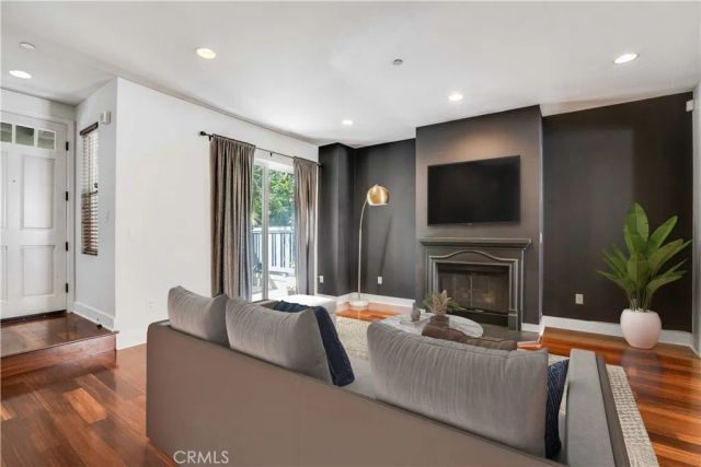 6300 Honolulu 205, La Crescenta, CA 91214