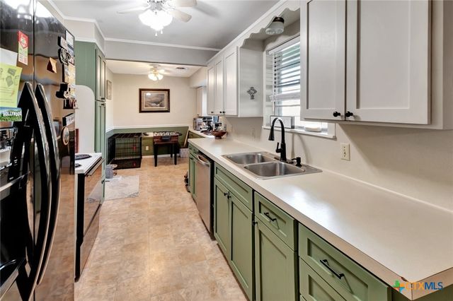 1407 Plantation Road, Victoria, TX 77904