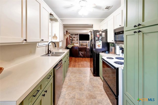 1407 Plantation Road, Victoria, TX 77904