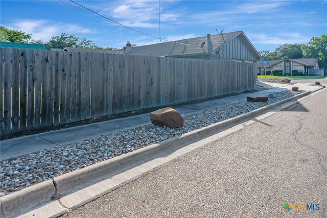 1407 Plantation Road, Victoria, TX 77904