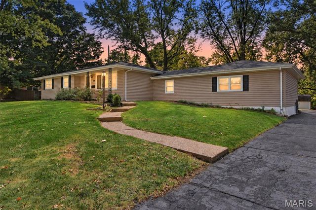 10904 Ridgecrest Drive, St Ann, MO 63074
