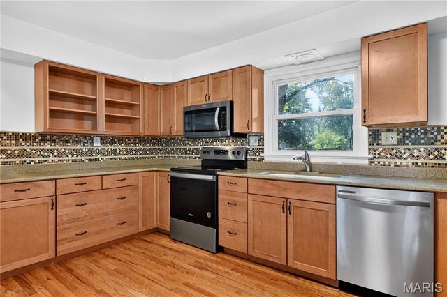10904 Ridgecrest Drive, St Ann, MO 63074