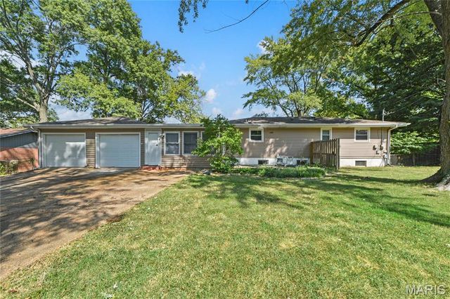 10904 Ridgecrest Drive, St Ann, MO 63074