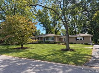 10904 Ridgecrest Drive, St Ann, MO 63074