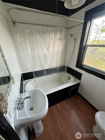 2535 Heckard Road, Raymond, WA 98577