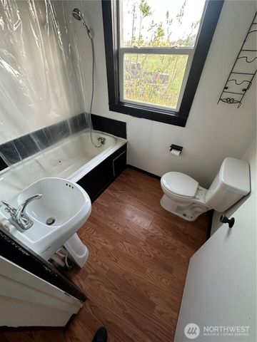 2535 Heckard Road, Raymond, WA 98577