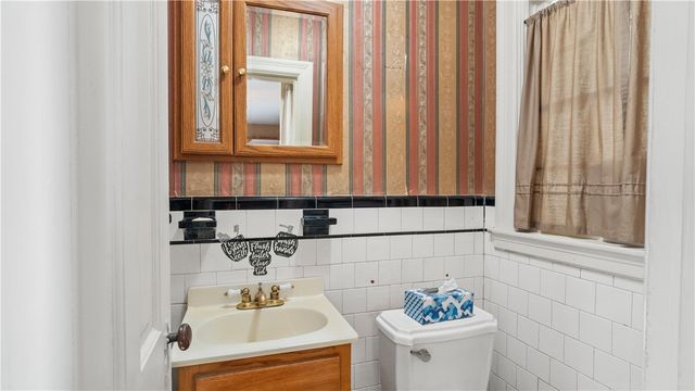 12 Fairview Avenue, Lincoln, RI 02865