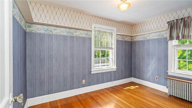 12 Fairview Avenue, Lincoln, RI 02865
