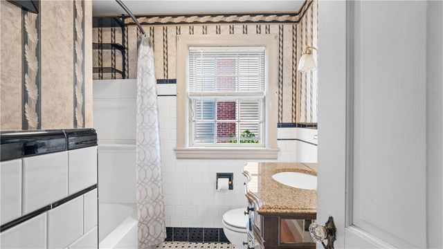 12 Fairview Avenue, Lincoln, RI 02865