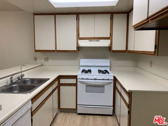 420 S Harvard Boulevard 101, Los Angeles, CA 90020