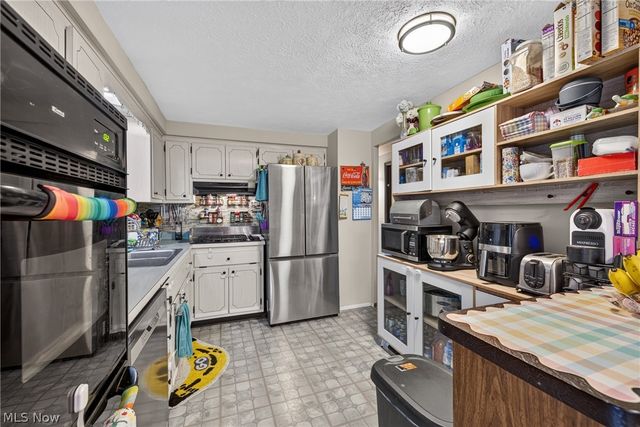 5415 Amherst Drive, Parma, OH 44129