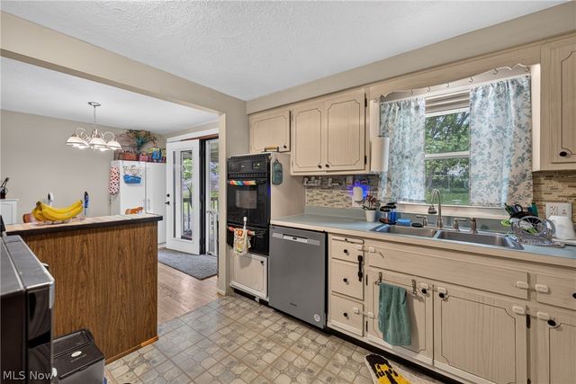 5415 Amherst Drive, Parma, OH 44129