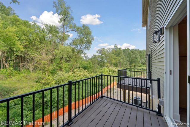2233 Knotty Pine Trail, Howell, MI 48855