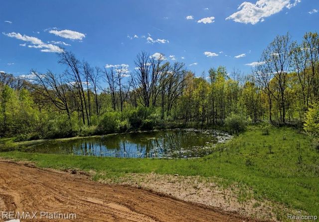 2233 Knotty Pine Trail, Howell, MI 48855