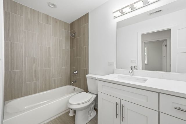 6939 W 95th Place, Oak Lawn, IL 60453