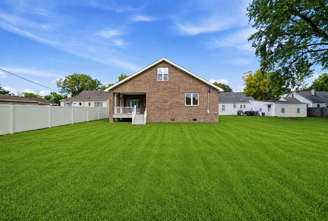 6939 W 95th Place, Oak Lawn, IL 60453