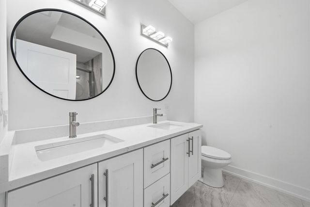 6939 W 95th Place, Oak Lawn, IL 60453
